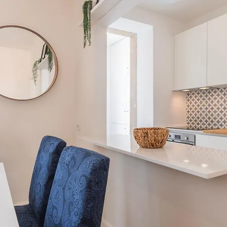 Apartament 2bdr Charm In Belem's Heart By Lovelystay