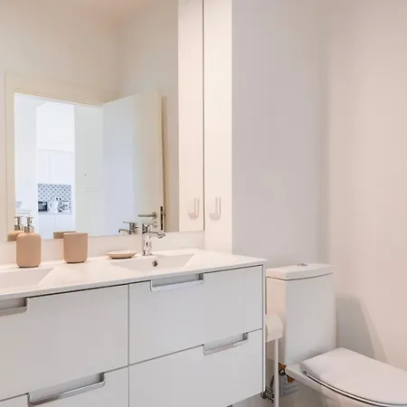 2bdr Charm In Belém's Heart By Lovelystay Apartmán *