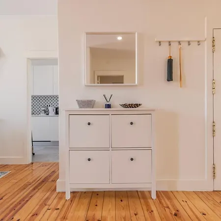 Daire 2bdr Charm In Belem's Heart By Lovelystay